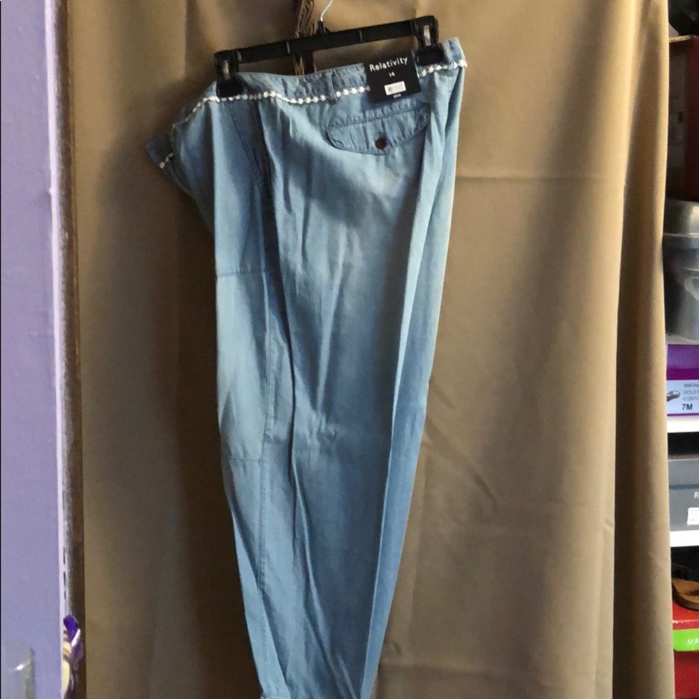 Relativity Fashion Capri
